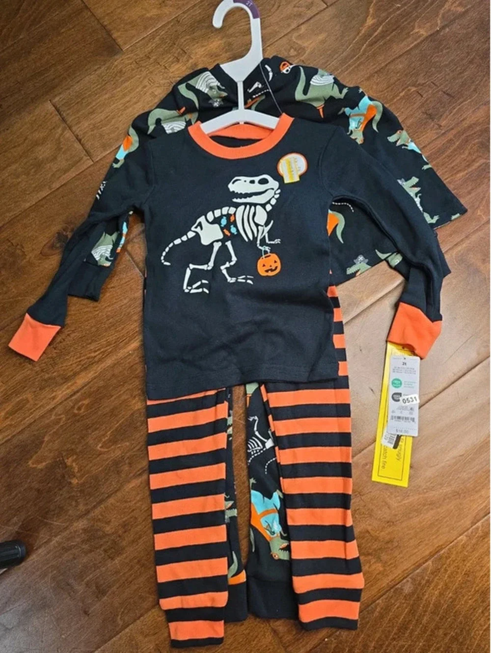 2t brand new carter's halloween pajamas item 531G8
